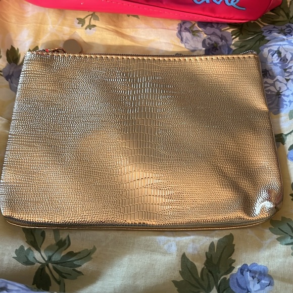 Such a fun set of bags. - Picture 6 of 9